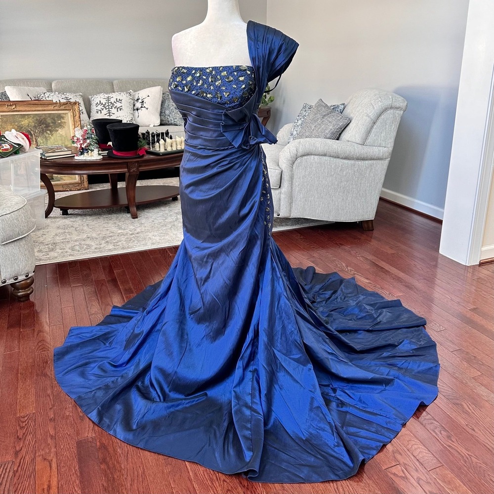 Vintage 2000s Tony Bowls Evenings One Shoulder Elegant Beaded Formal Gown‎ Dress